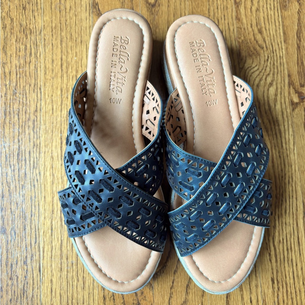 Bella Vita Slide sandals. 10W